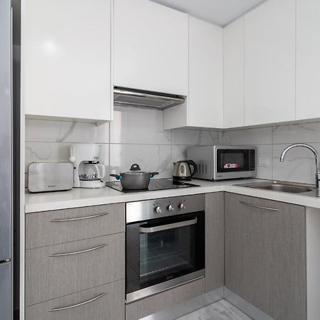 Oyster 1-Br Apt In Larnaca Ngoại thất bức ảnh
