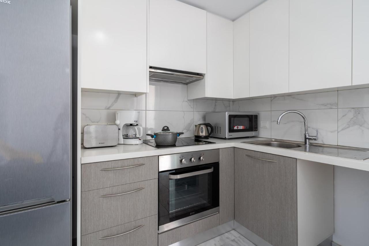 Oyster 1-Br Apt In Larnaca Ngoại thất bức ảnh