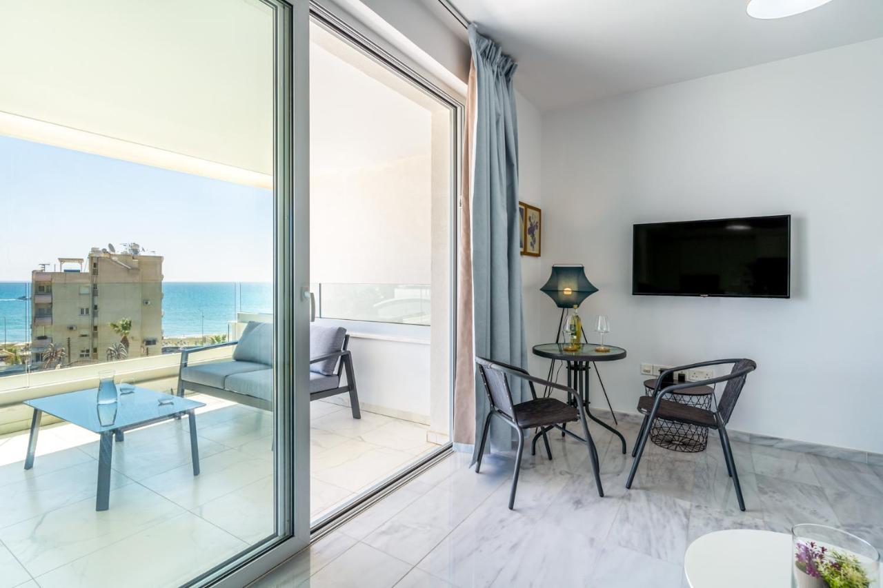 Oyster 1-Br Apt In Larnaca Ngoại thất bức ảnh