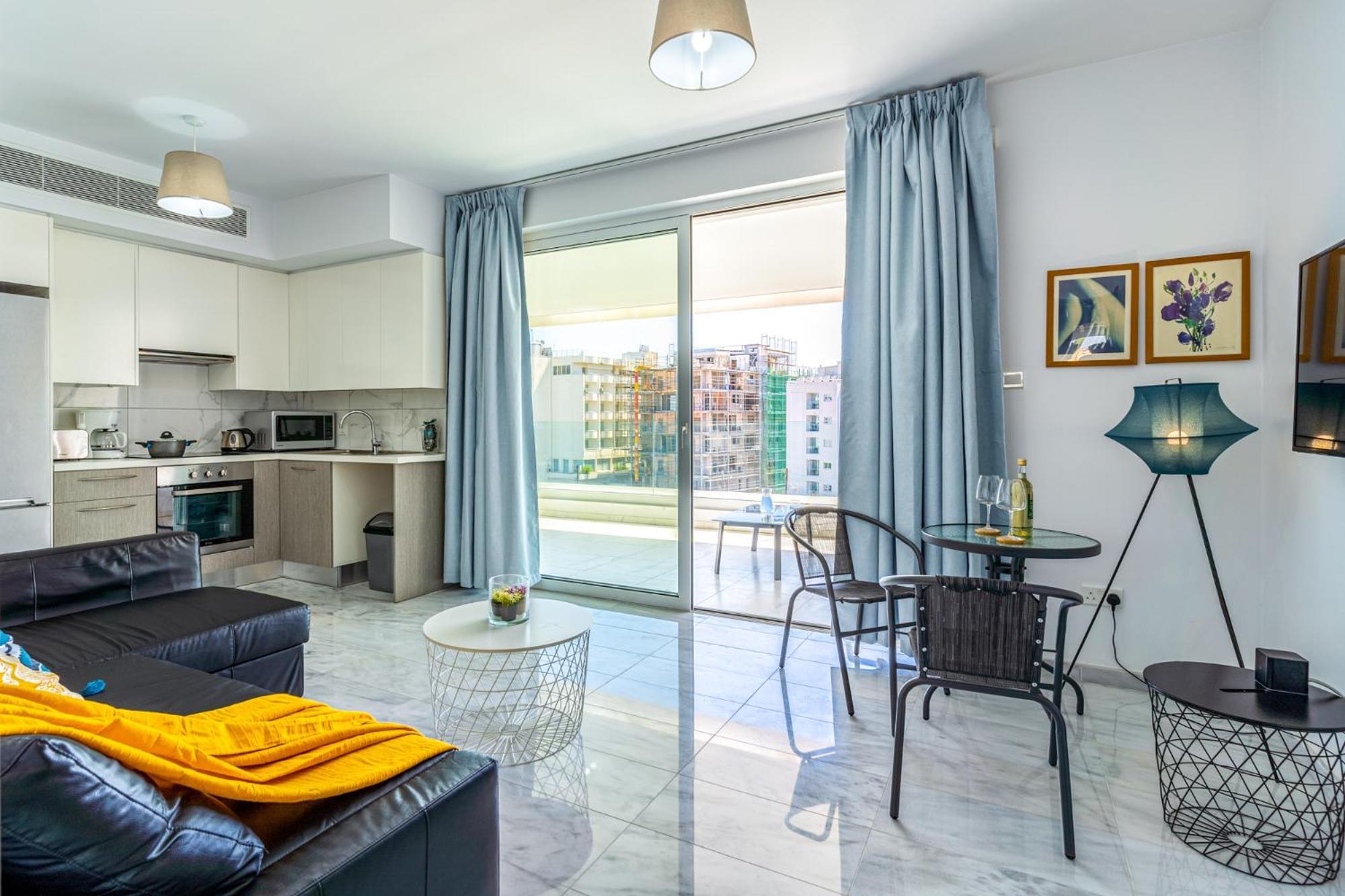 Oyster 1-Br Apt In Larnaca Ngoại thất bức ảnh