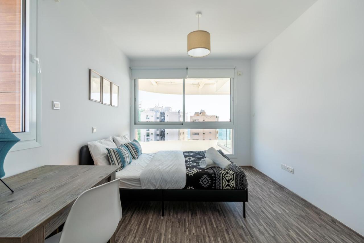 Oyster 1-Br Apt In Larnaca Ngoại thất bức ảnh