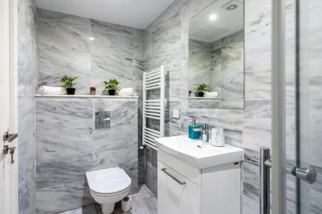 Oyster 1-Br Apt In Larnaca Ngoại thất bức ảnh