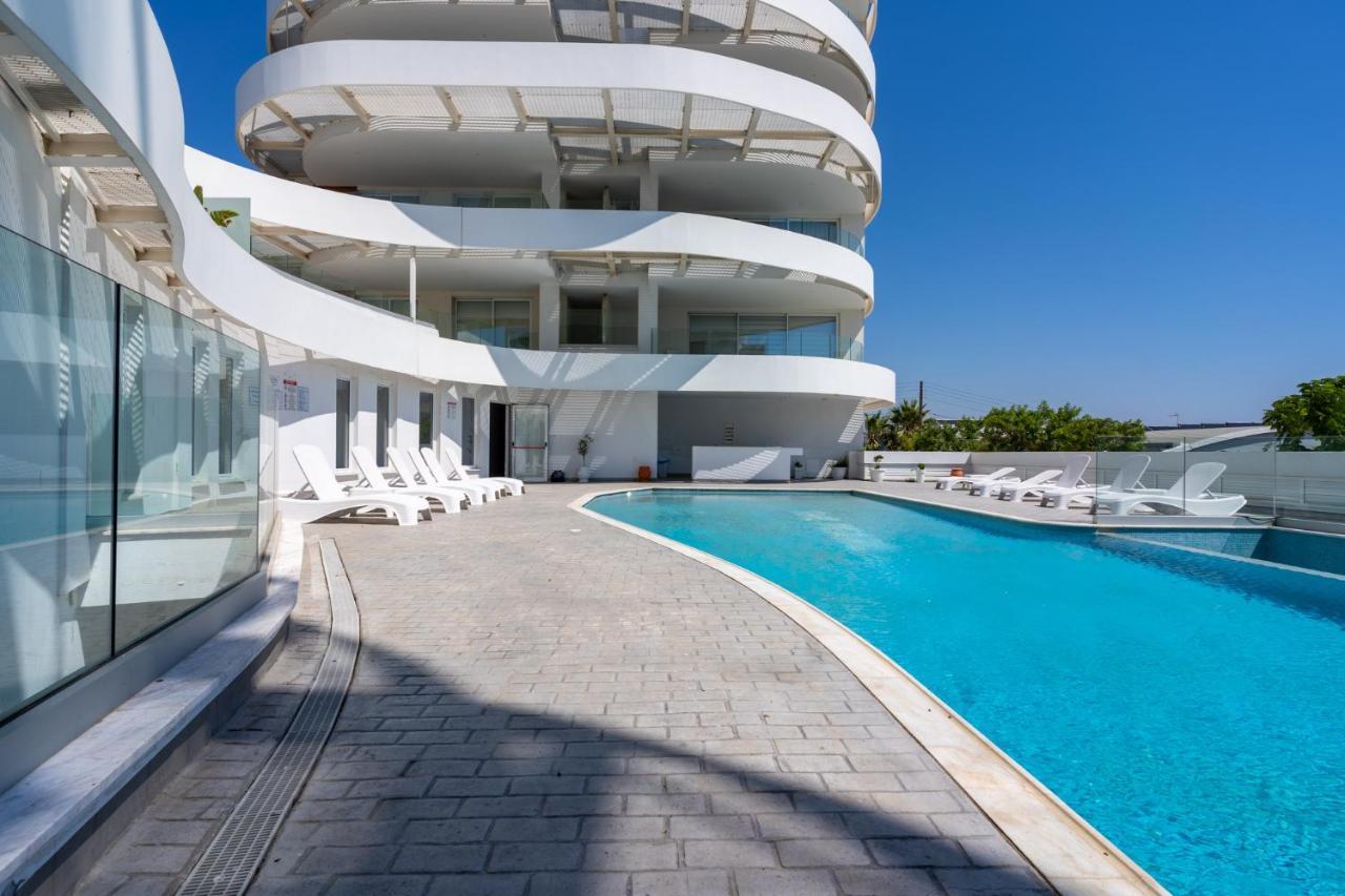 Oyster 1-Br Apt In Larnaca Ngoại thất bức ảnh